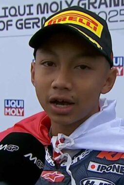 Lagi-Lagi, Pebalap Muda Indonesia Juara! Kiandra Ramadhipa Bikin Indonesia Raya Bergema di Jerman