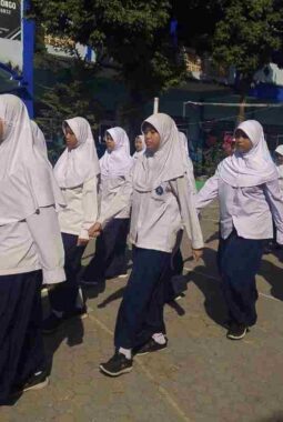 Gerak Jalan MTs Muhammadiyah 20 Menongo Makin Solid Jelang HUT RI ke-81
