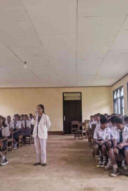 Mahasiswa KKN Unika Santu Paulus Ruteng Berikan Penyuluhan Kesehatan Reproduksi Remaja di SMP Negeri 2 Borong