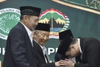 Para tokoh intelektual dikukuhkan sebagai pengurus Majelis Ulama Indonesia (MUI) Provinsi Jawa Tengah (gambar: suaramerdeka.com) 
