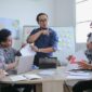 Ilustrasi mahasiswa sedang magang. (Sumber gambar: pinterest) 