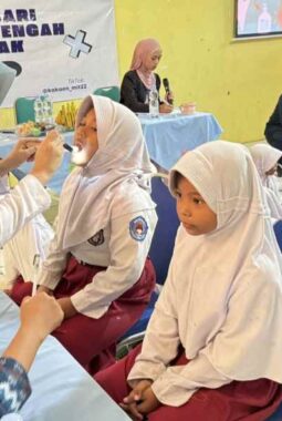 Gigi Sehat, Anak Hebat: KKN UIN Walisongo Gandeng Charlie Hospital Demak Beri Edukasi Siswa SDN Pulosari 1