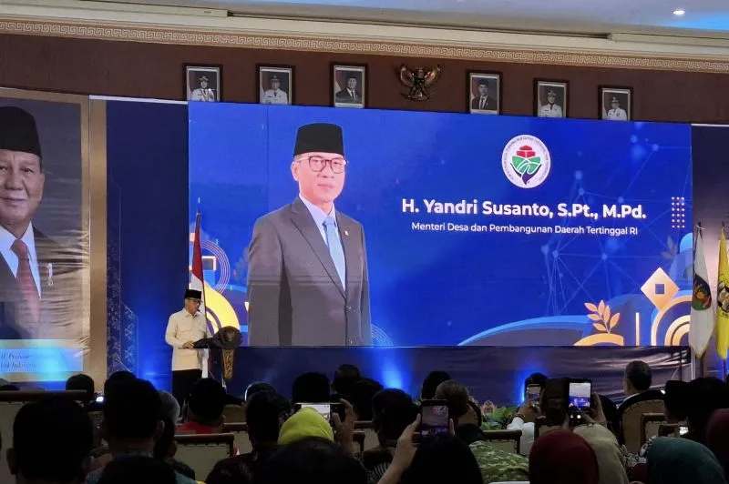 Menteri Desa dan Pembangunan Daerah Tertinggal (Mendes PDT) Yandri Susanto memaparkan soal program Koperasi Desa/Kelurahan Merah Putih (KDKMP), di Bandarlampung, Jumat (4/9/2026). ANTARA/Dian Hadiyatna