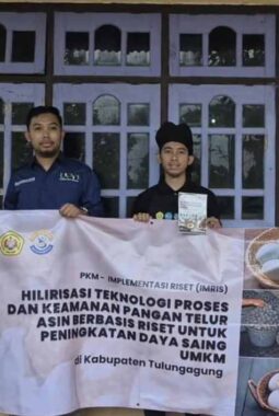 Modernisasi Produksi Telur Asin di Tulungagung, Alat Pencuci Berbasis Riset Bikin UMKM Makin Efisien