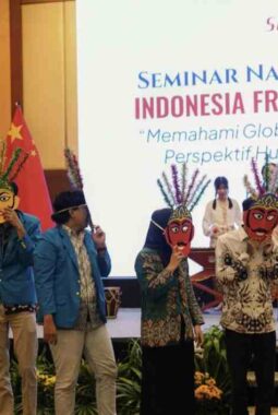 Saat Tari Piring Bertemu Tarian Mandarin, IFSRC Bawa Diplomasi Indonesia–Tiongkok ke Panggung Budaya
