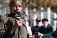 Soumaya Sarré, penggerak demo pelajar di Paris. (Foto: AFP/ CNN Indonesia) 