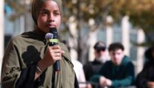 Soumaya Sarré, penggerak demo pelajar di Paris. (Foto: AFP/ CNN Indonesia)