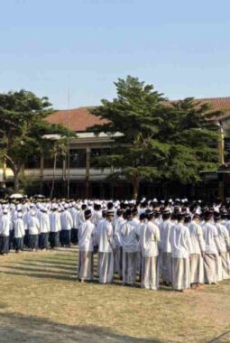 Ribuan Santri Madrasatul Qur’an Jombang Khidmat Peringati Hari Santri, Kobarkan Semangat Perjuangan