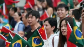 Masyarakat menyambut Presiden Tiongkok Xi Jinping di Rio de Janeiro, Brasil, pada 17 November 2024. FOTO/Xinhua

